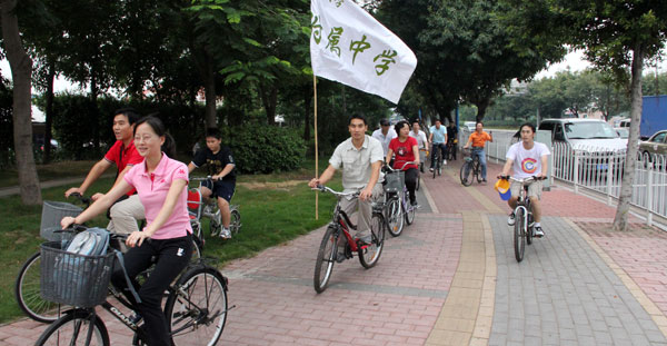 骑单车 行绿道 看变迁 ——党支部以特别的方式过组织生活